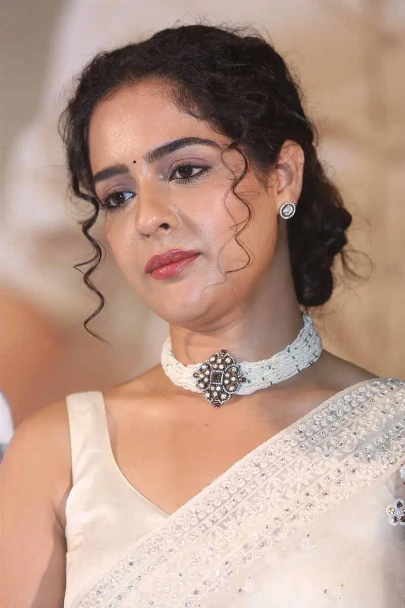 Malvi Malhotra In White Saree at Tiragabadara Saami Movie Press Meet